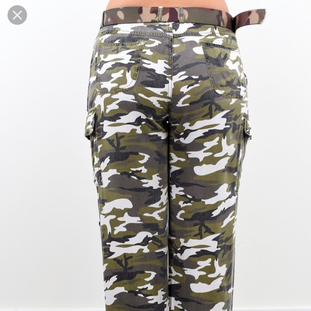 Comfy, Flowy Wide-Leg Camo Pants w/belt